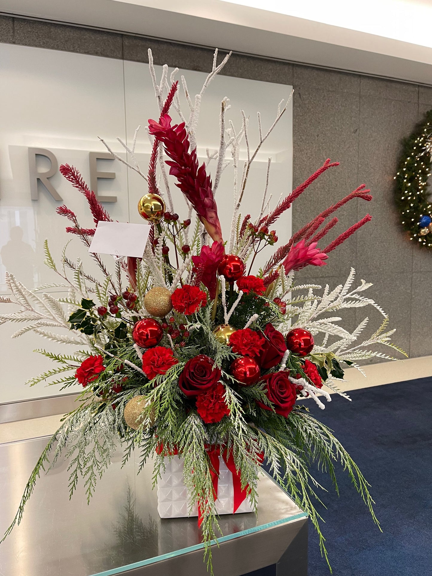 Extravaganza Beautiful Christmas Arrangement image 0