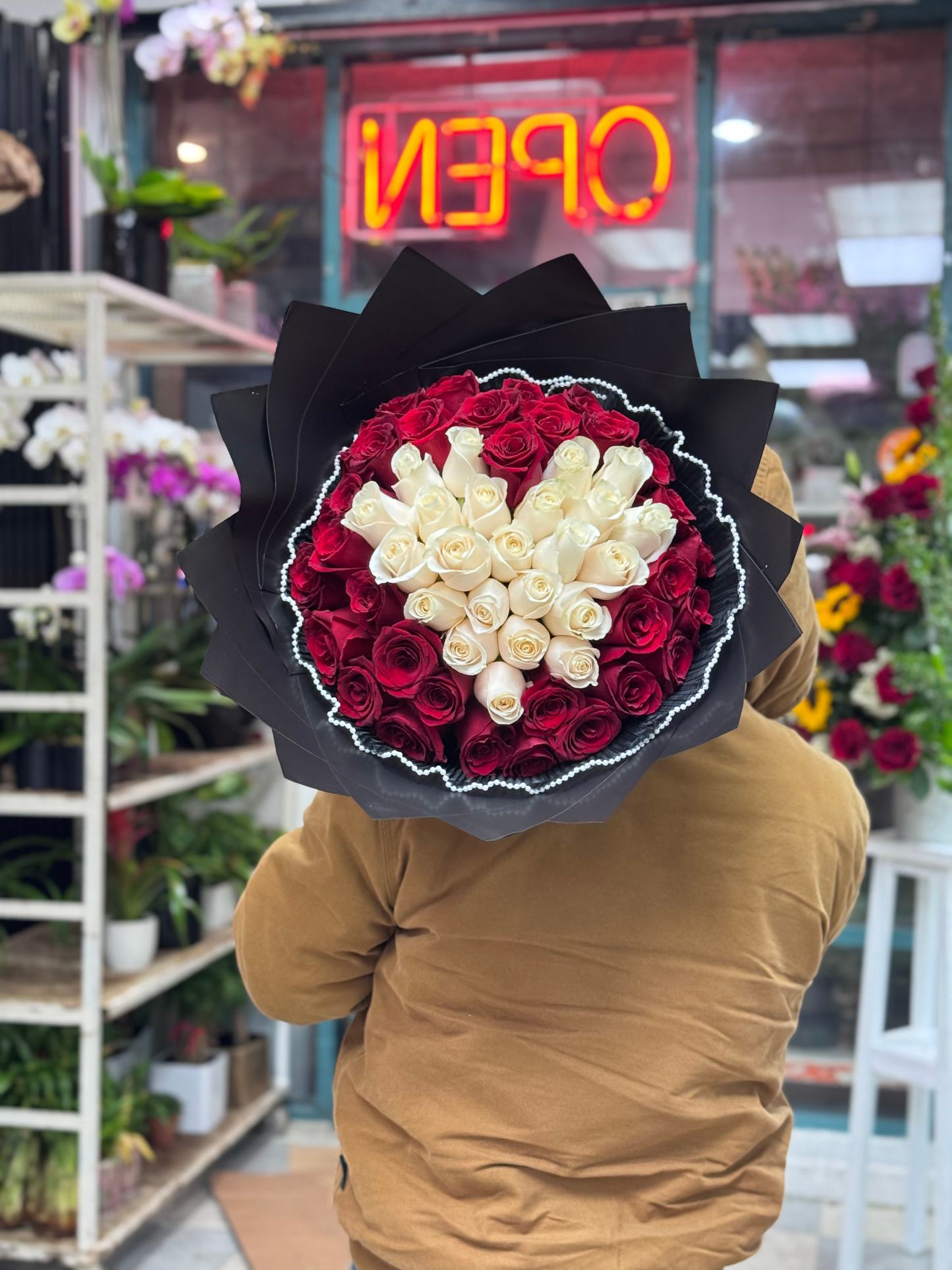 60 roses bouquet buchón image 0