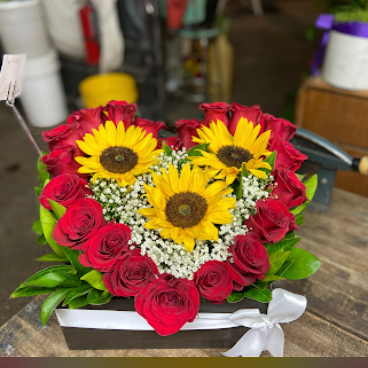 Beautiful Hearth Shape arrangement Slanted made with Premium Roses image 0