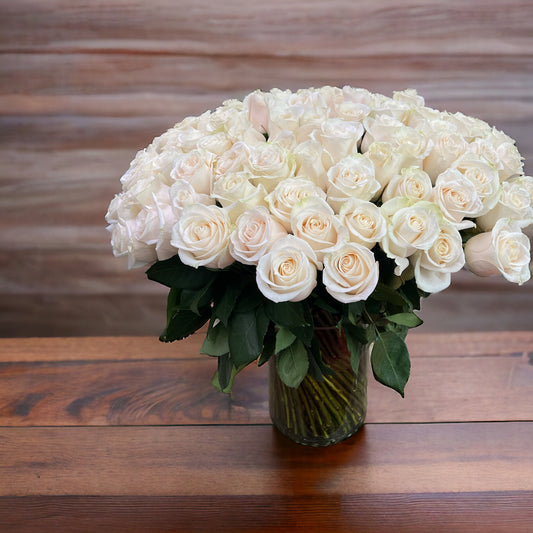 100 Beautiful Premium White Roses in a Glass Vase image 1