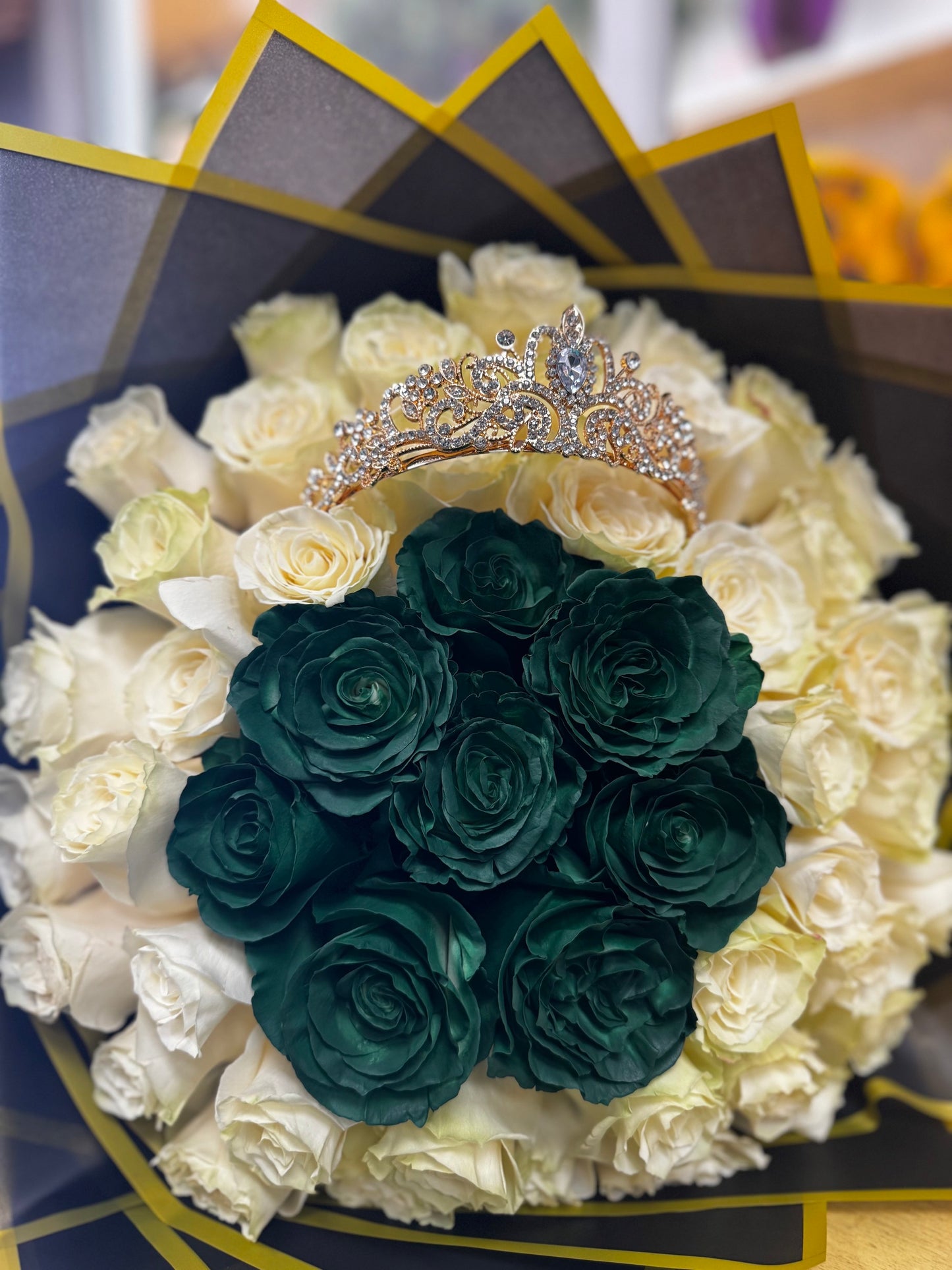 Beautiful 50 Roses Buchon with crown, green and white roses image 2