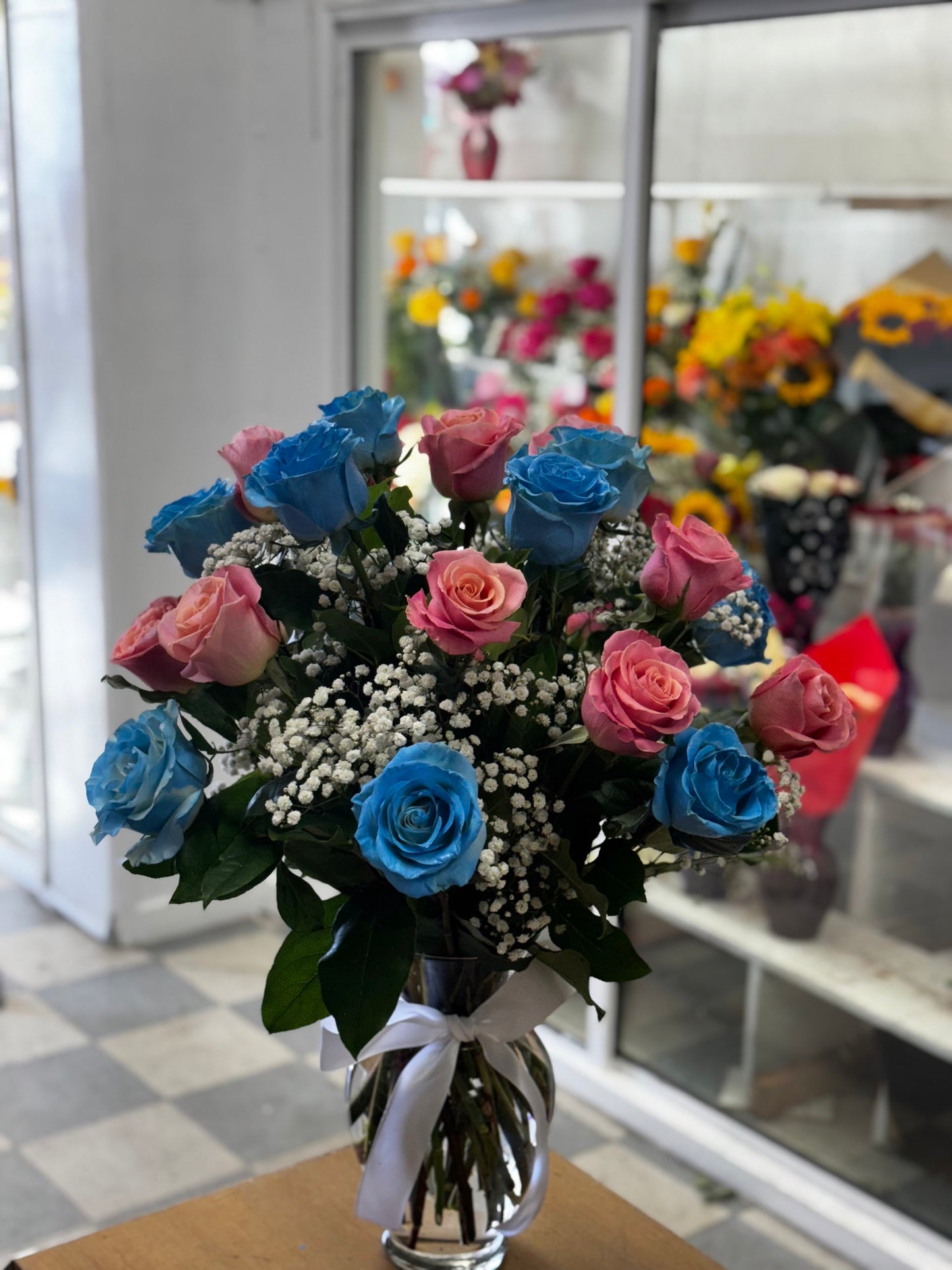 Gender Review 25 Beautiful Roses Arrangement in glass vase image 0