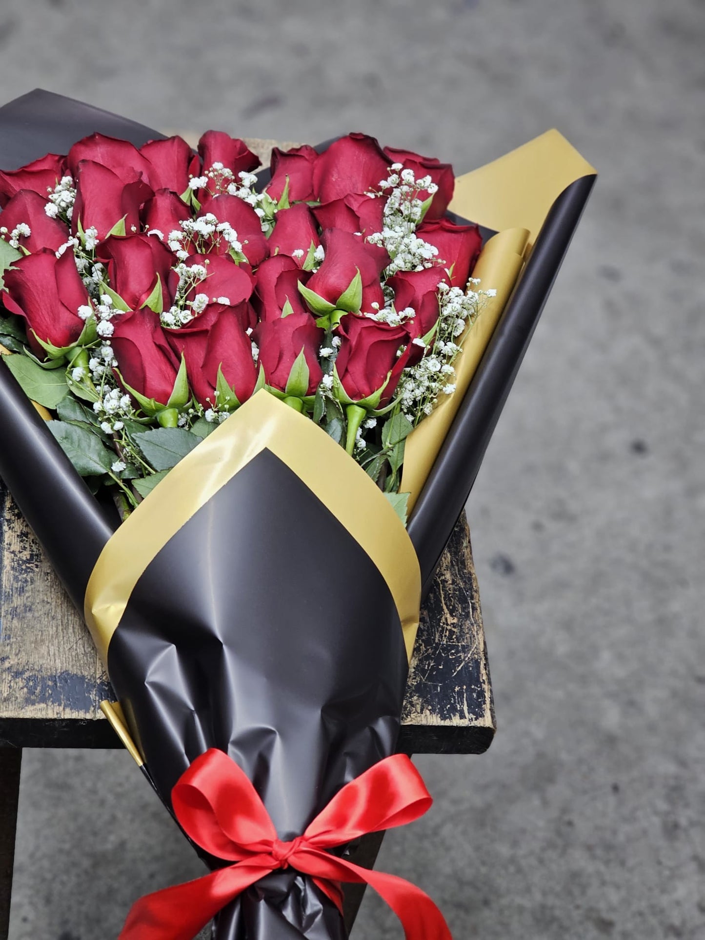 25 Premium Roses deep Red wrapped in special paper image 2