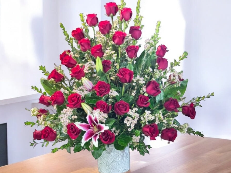 Beautiful Big Display of Premium Roses Arrangement image 0