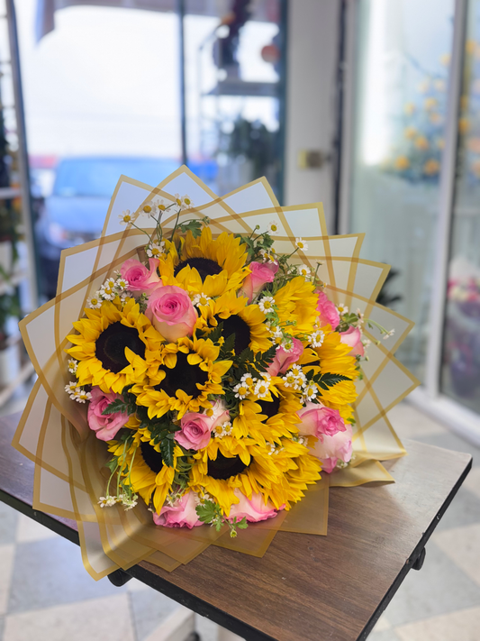 Sunflowers and Pink Roses Buchón with 21 flowers image 2