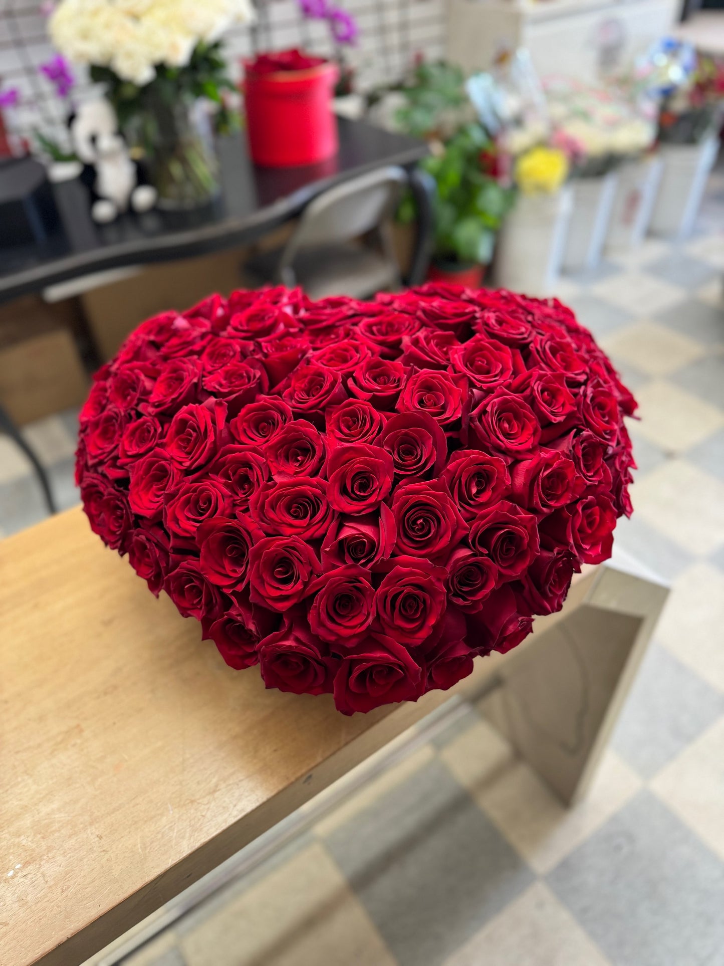 100 Beautiful Roses in a hearth Box image 2