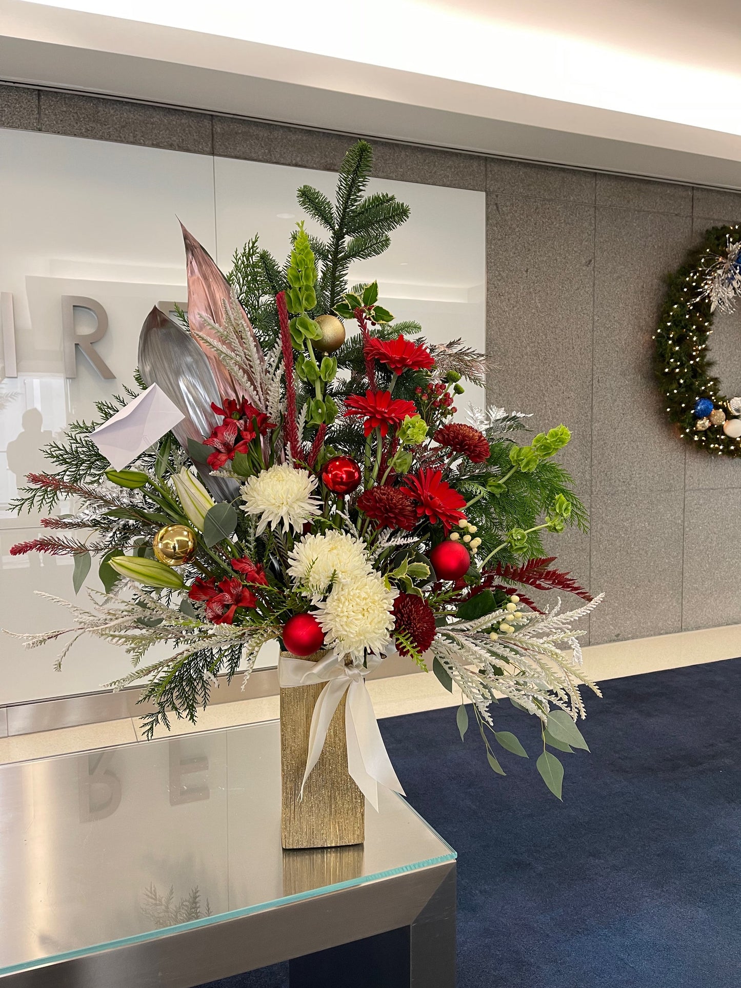 Exotic Christmas Arrangement image 0