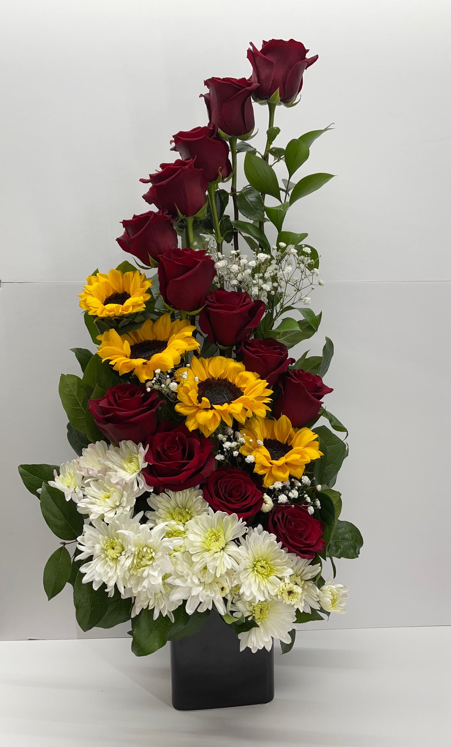 18 Mix Red Roses and Sunflowers in ceramic Vase with unique style image 0