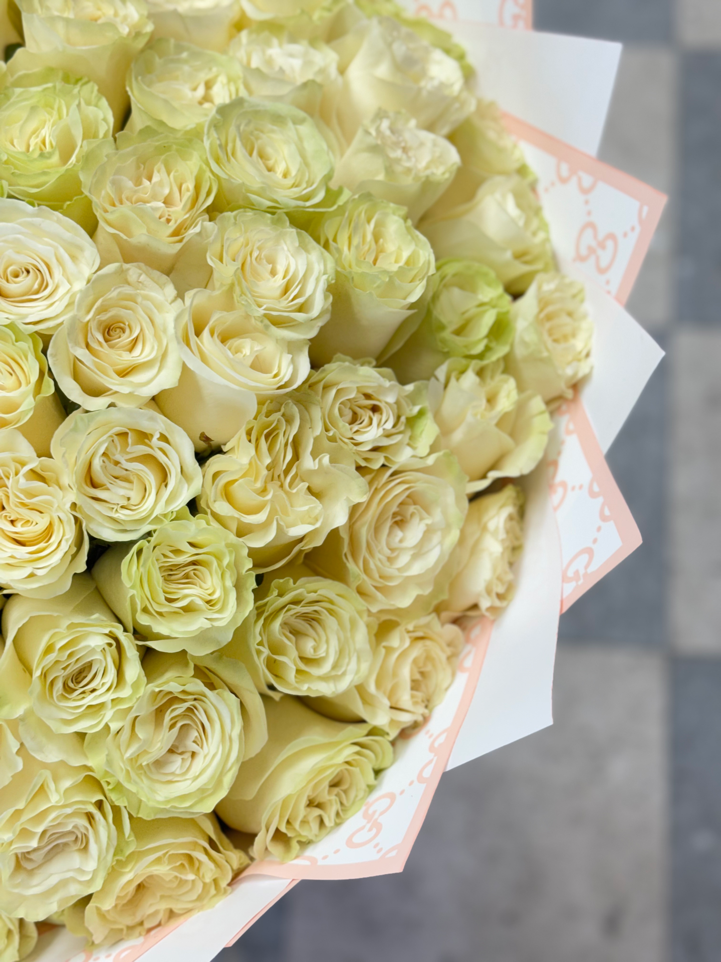 100 WHITE ROSES PREMIUM LONG STEMS Big Bouquet. No vase image 2