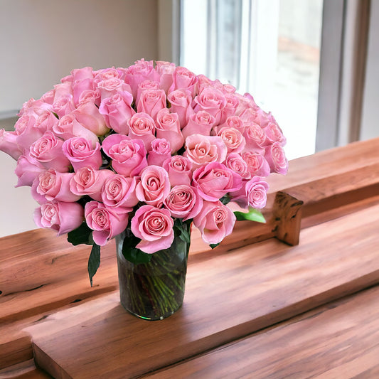 100 Beautiful Light Pink Roses Premium in A Heavy Glass Vase image 1