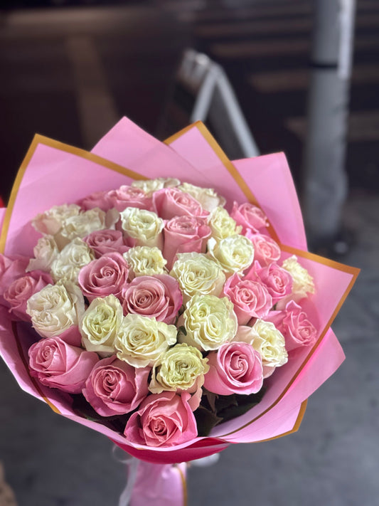 36 Beautiful Soft Pink and White Roses style Buchon  image 0