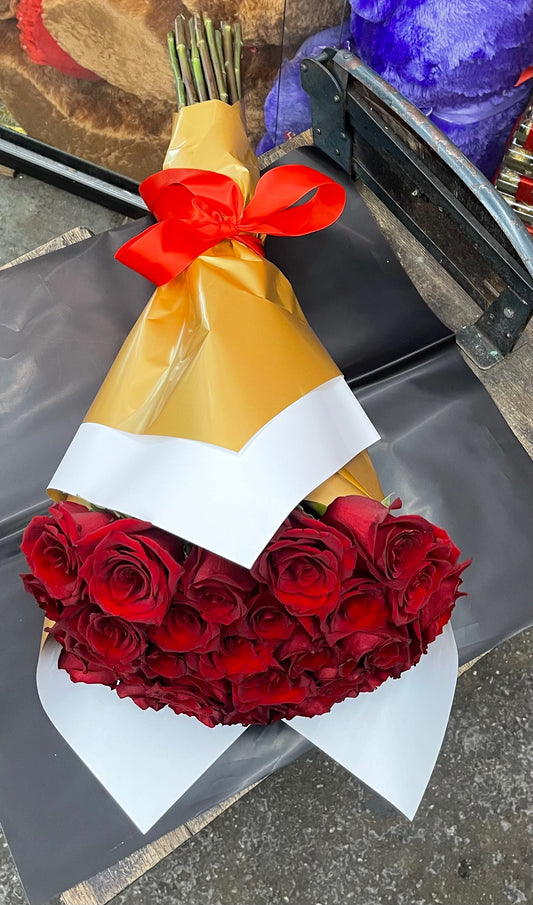 (2 doz+1) 25 Long Premium Red Roses Bouquet Wrapped in Black or white wrapping  image 0