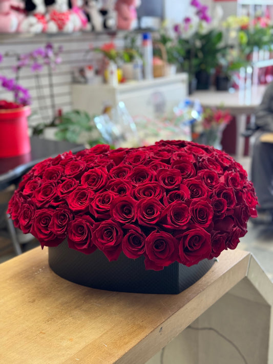 100 Beautiful Roses in a hearth Box image 0