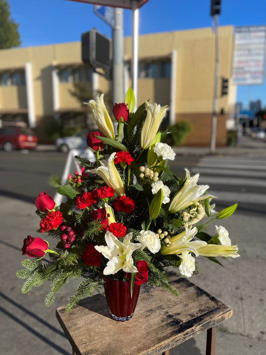 Roses and white lilies Arrangement  image 0