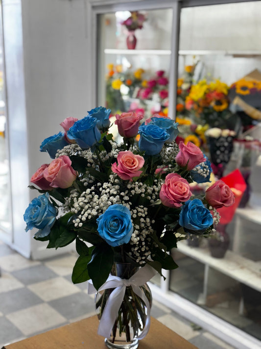 Gender Review 25 Beautiful Roses Arrangement in glass vase  image 0