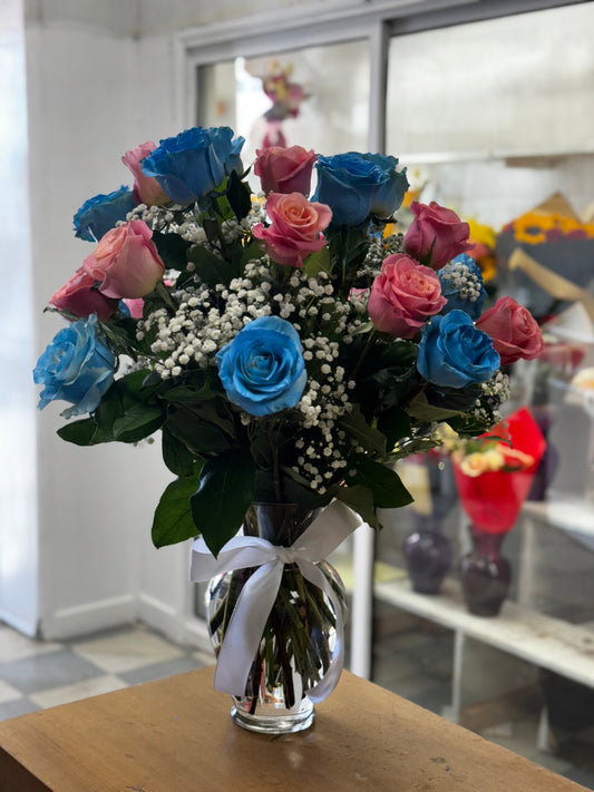 Gender Review 25 Beautiful Roses Arrangement in glass vase  image 1