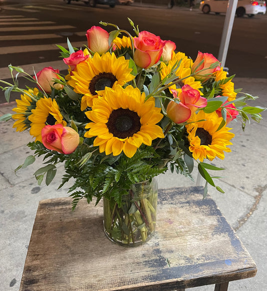 (Autumn Love) 12 Ecuatorians Sunflowers plus 12 Sky Premium in cylinder Glass  image 1