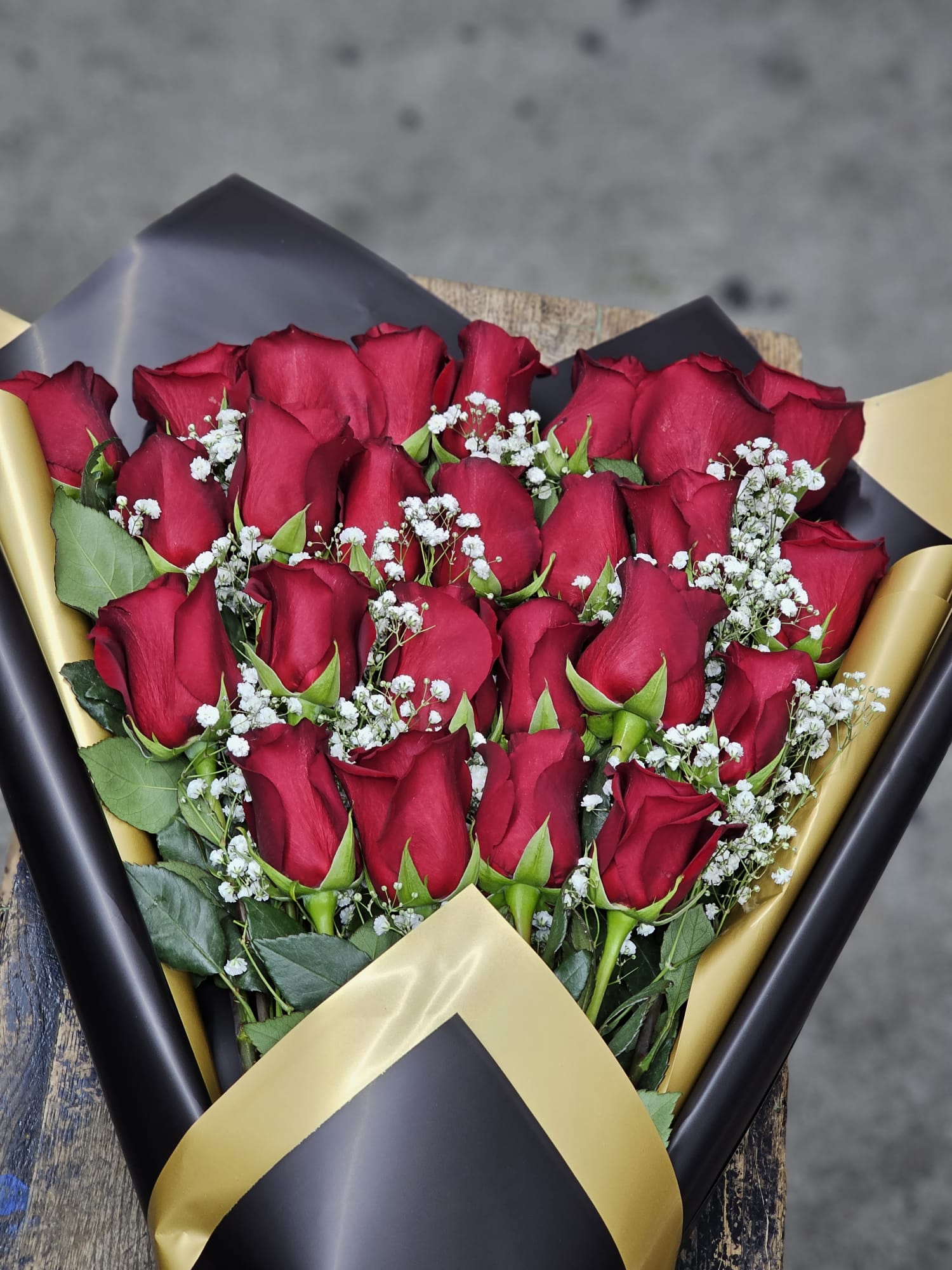 25 Premium Roses deep Red wrapped in special paper  image 1