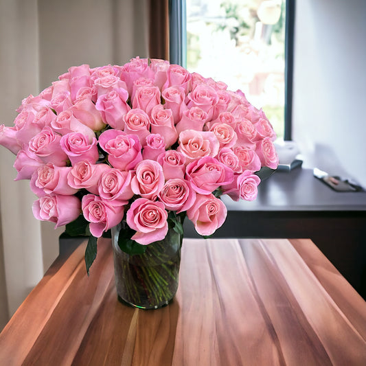 100 Beautiful Light Pink Roses Premium in A Heavy Glass Vase  image 0